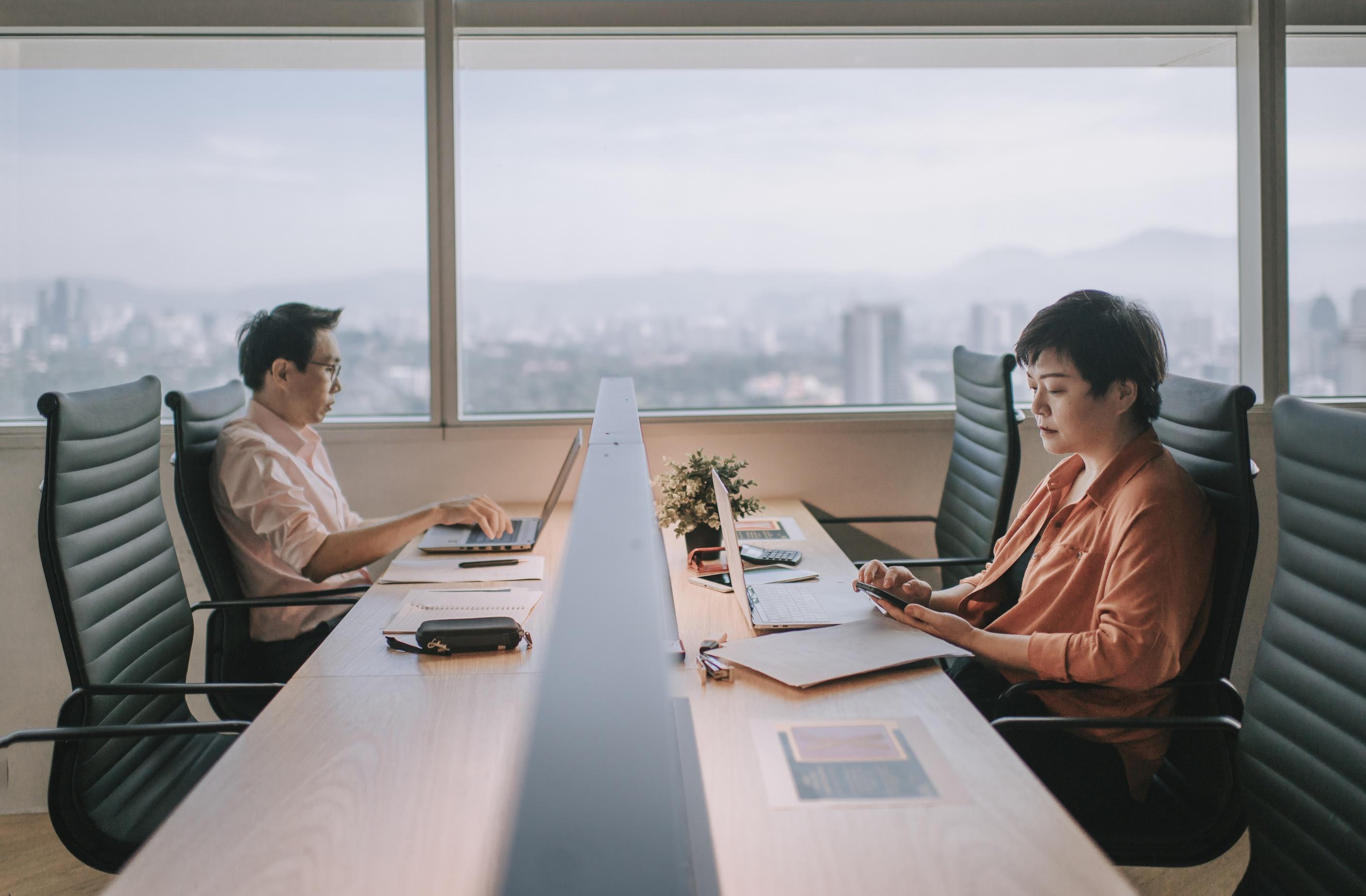 The Pros And Cons Of The Coming Hybrid Workplace - Vimarsana News