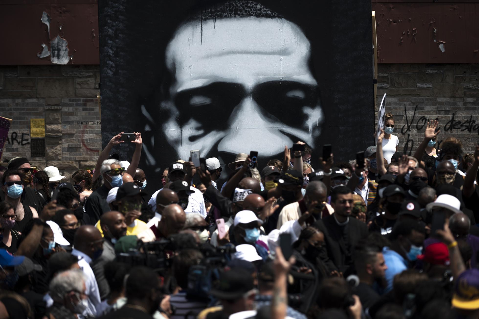 <div class=__reading__mode__extracted__imagecaption>The Staff of 'Star Tribune' in Minneapolis, Minn. won the 2021 Breaking News Reporting Pulitzer for their coverage of the Black Lives Matter demonstrations and protests that followed the 2020 murder of George Floyd. (Photo by Stephen Maturen/Getty Images)Getty Images