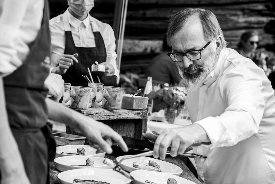 Norbert Niederkofler prepara il pranzo per St. Hubertus Ann Plug.