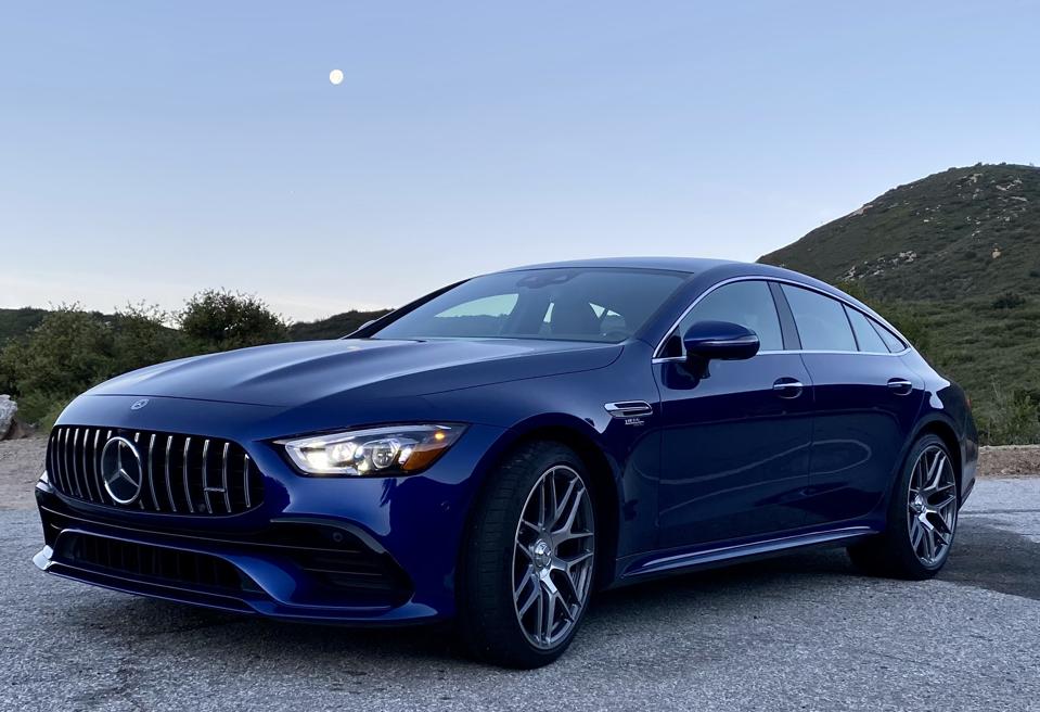 Mercedes Amg Gt 43 Sportlimousine In Der Stadt Und Am Berg