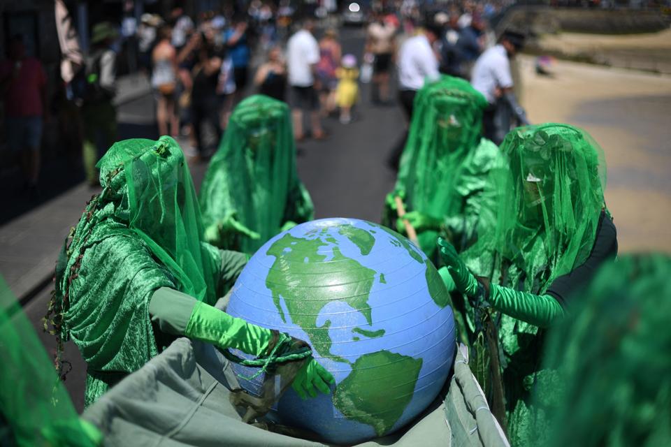 Fashion Statements, Weird Protests and Weird Moments - TittlePress