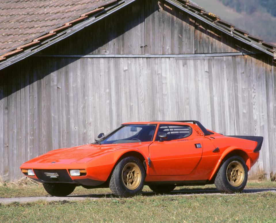 La Lancia Stratos del 1973 è stata una delle auto più sorprendenti degli anni '70.