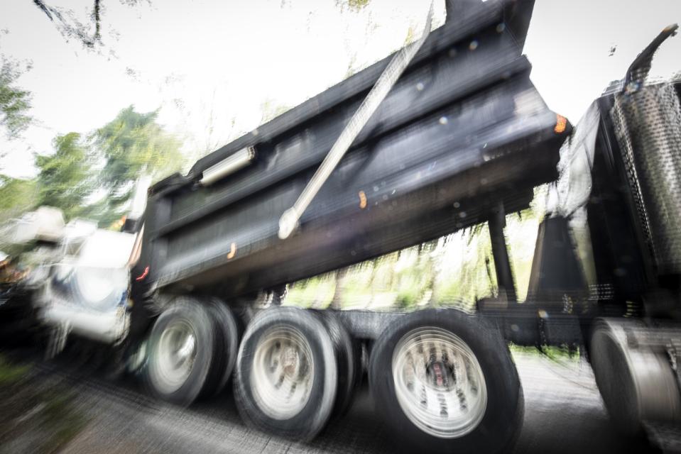 Dump Truck Accident Pours Liquid Asphalt From Overpass…