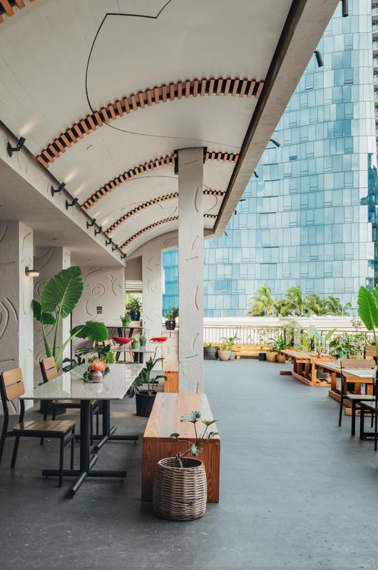 The lanai at TRY Coffee and Box Jelly