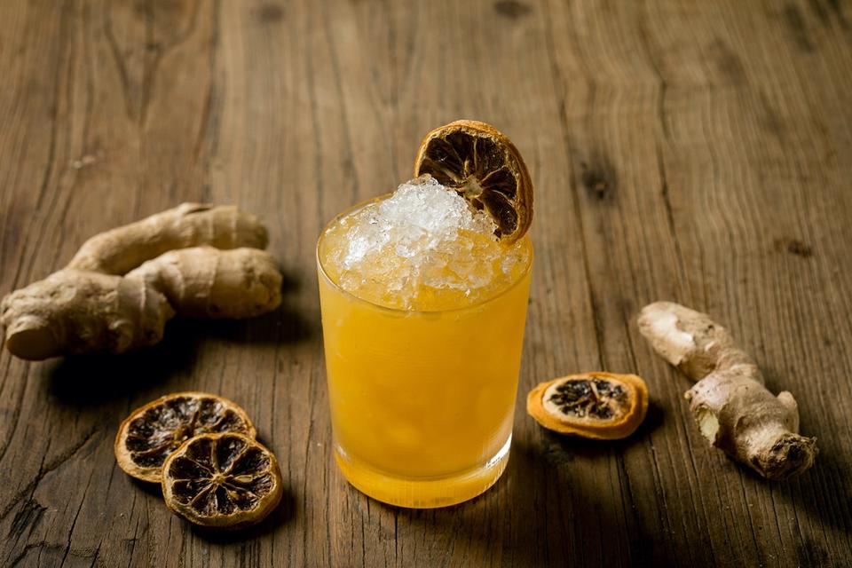 Tropical Penicillin_Easy Cocktail Recipes