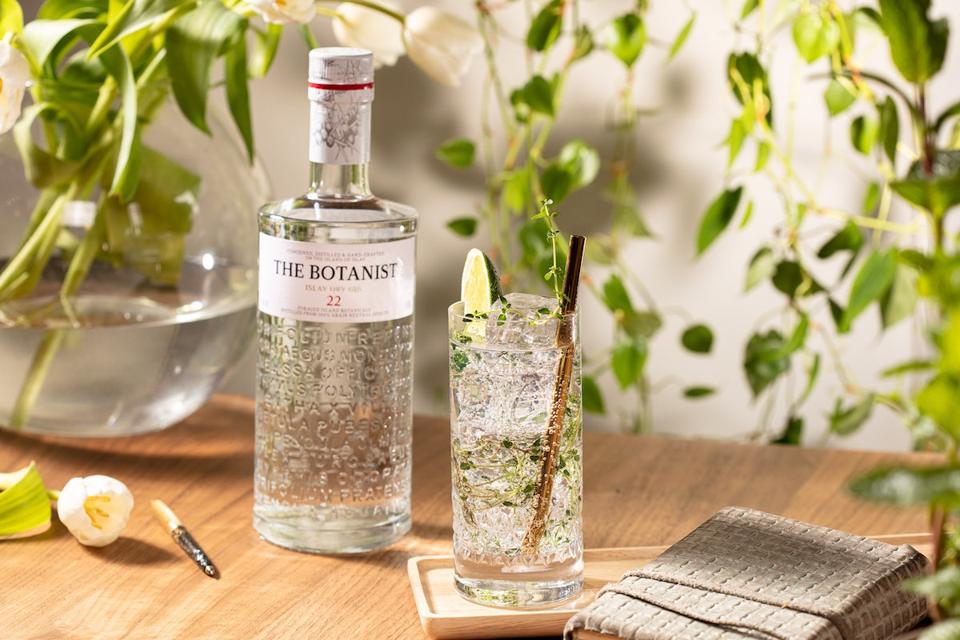 Botanist Gin and Tonic_Easy Cocktail Recipes