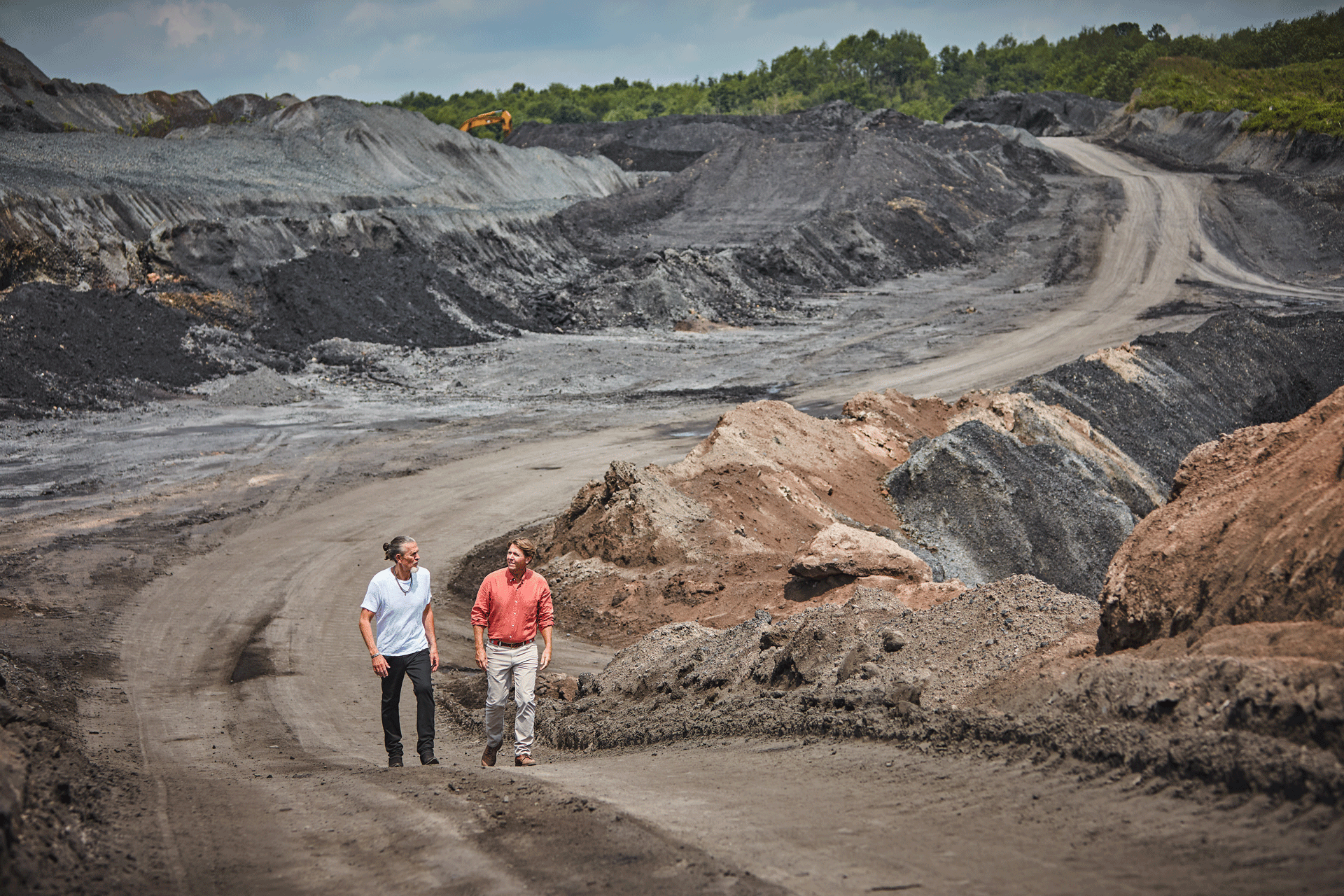 Recuperando la historia: Spence y Beard of Stronghold recorren el sitio de Russellton, que produjo carbón metalúrgico para la acería de Pittsburgh hace un siglo.
