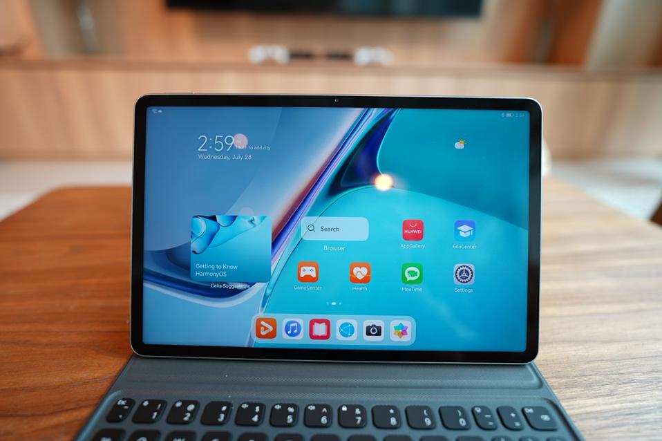 Huawei MatePad 11 Review: The First HarmonyOS Device Brings