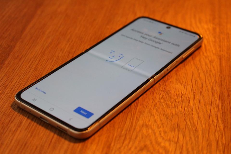 Samsung Galaxy Z Flip3 Review Is This The Best Little Big Phone Samsung Galaxy Z Flip3 Review Is This The Best Little Big Phone