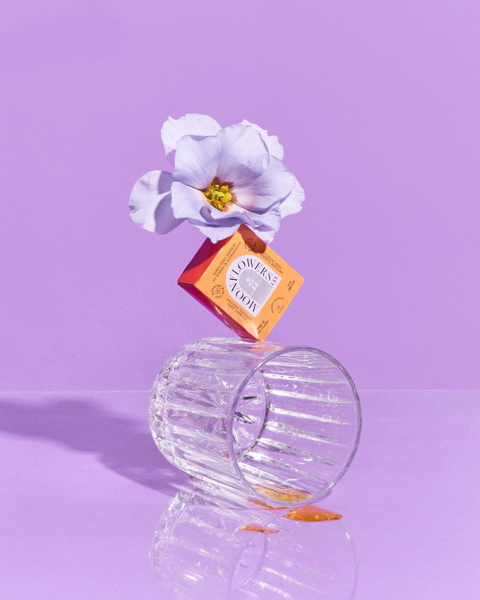 Photo of a saffron flower.