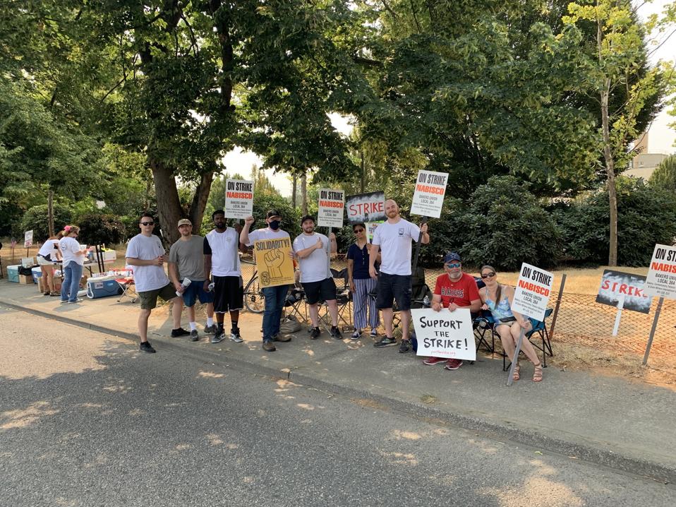 Bakery plant workers with Local 364 in Portland, Oregon on the picket line.