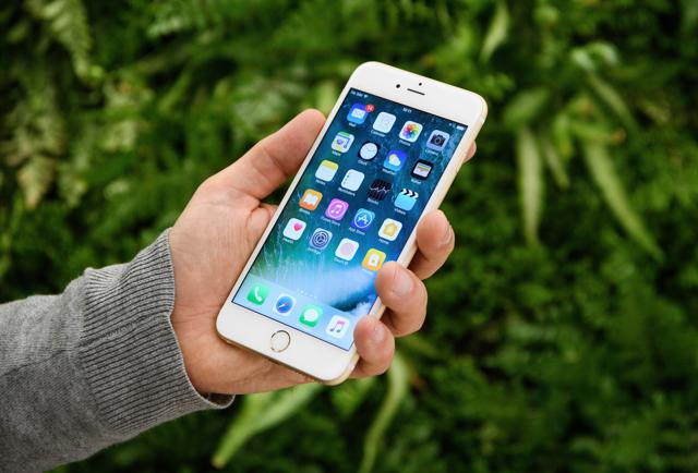 Analyst Claims Apple iPhone 8 Anticipation To Cause Samsung Galaxy S8 Sales Declines