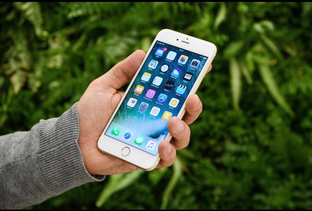 Analyst Claims Apple iPhone 8 Anticipation To Cause Samsung Galaxy S8 Sales Declines