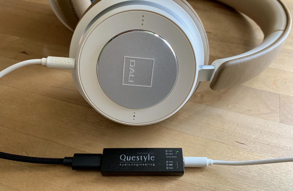 Review: Questyle M12 Mobile Headphone Amp With DAC Delivers On Hi
