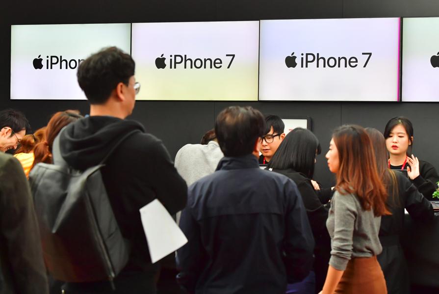 Implications Of Product Refresh And IHS Market Data On Apple's Earnings