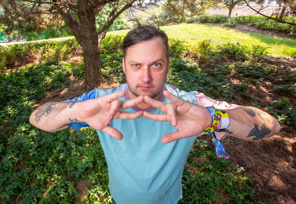 Isaac Brock On ‘The Golden Casket,’ Return To Stage, As Modest Mouse ...