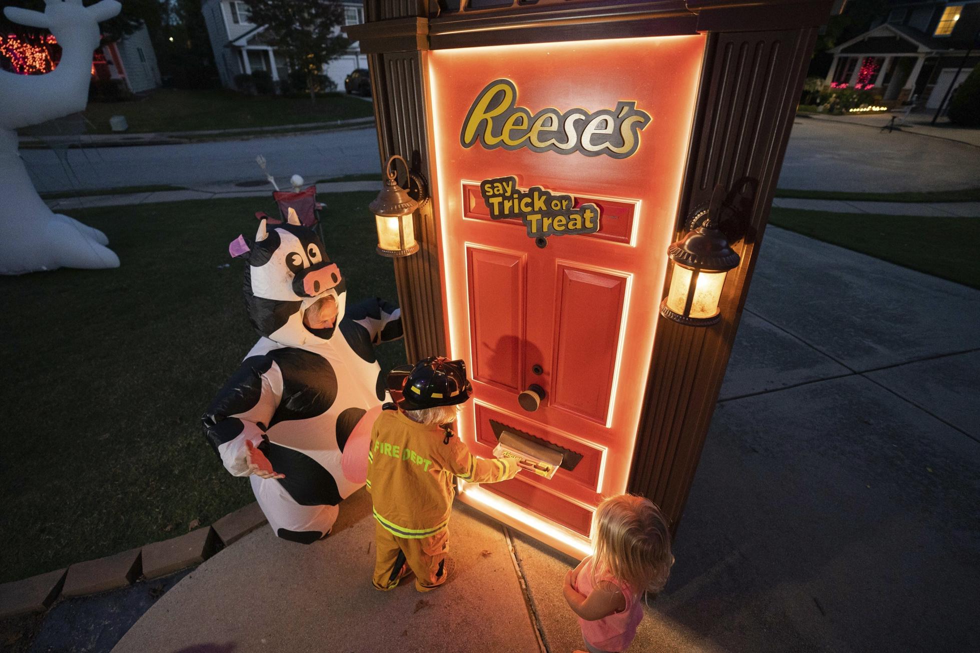 Reese’s Brand Brings the Treats with Robotic Halloween Door