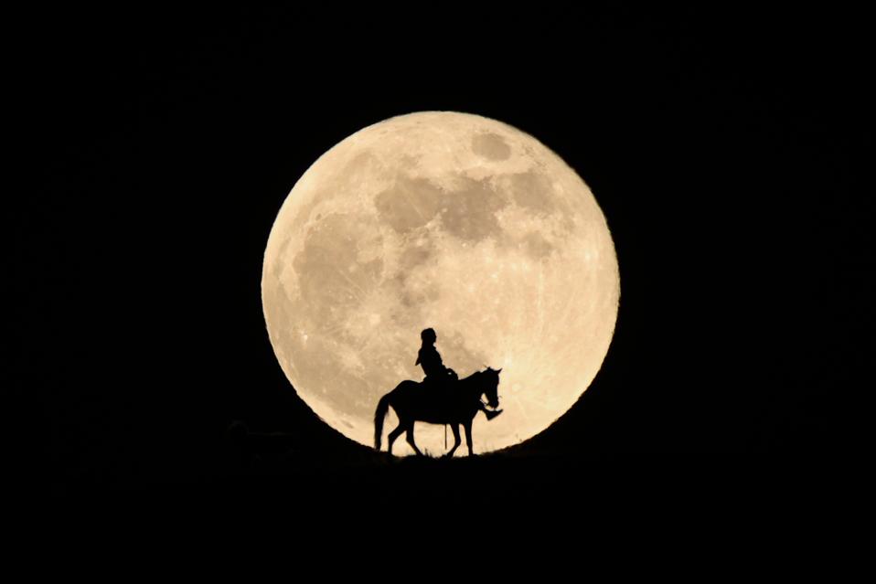 Don’t Miss May’s ‘Blue Moon’ Rise Tonight — Exact Times For Saturday