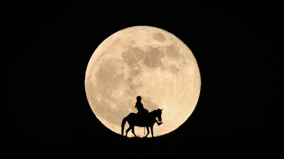 Don’t Miss May’s ‘Blue Moon’ Rise Tonight — Exact Times For Saturday