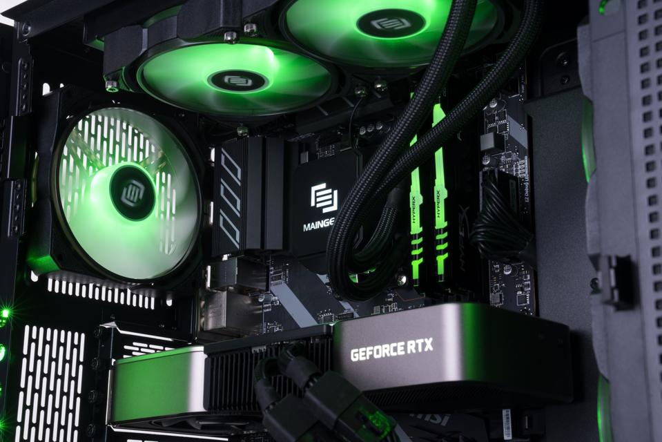 The Maingear R1 Razer Edition Wants To Drown Your Gaming Desktop In ...