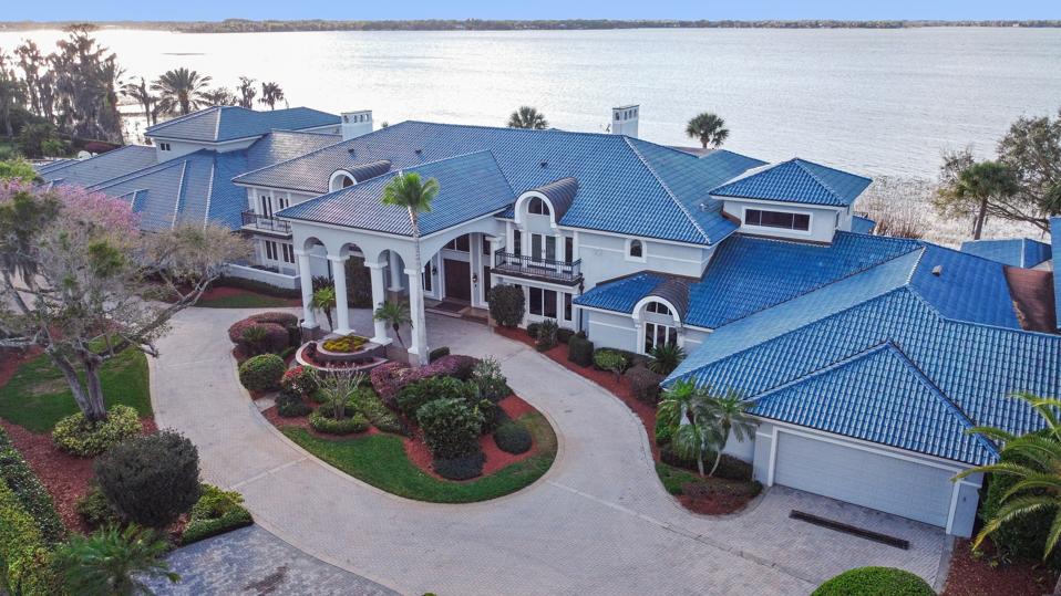 shaq exterior home
