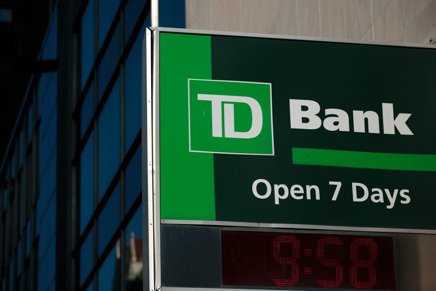 Investing In Canada: Ten Experts Look North Of The Border