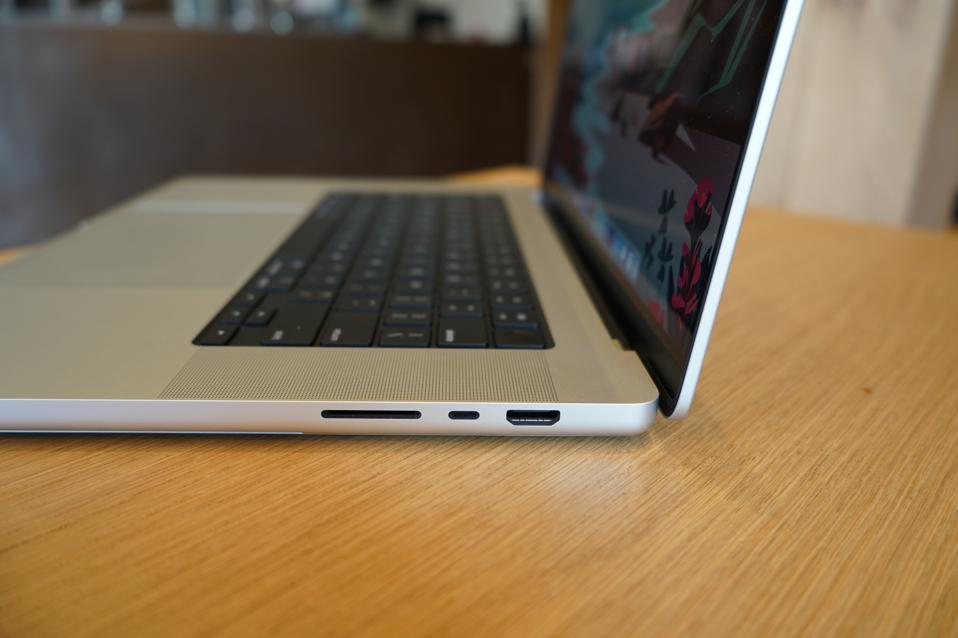 2021 MacBook Pro (M1 Max) Review Groundbreaking…