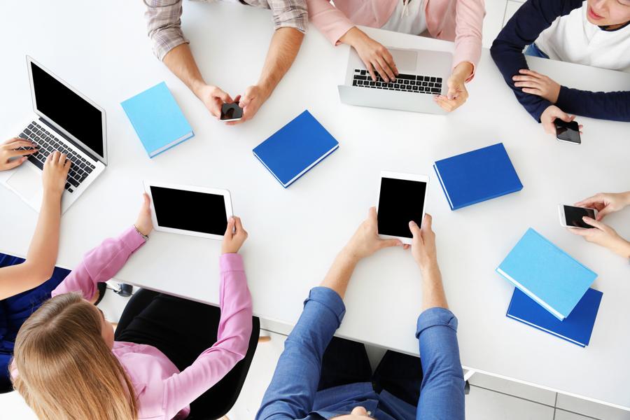 How To Use Facebook Groups To Build Community