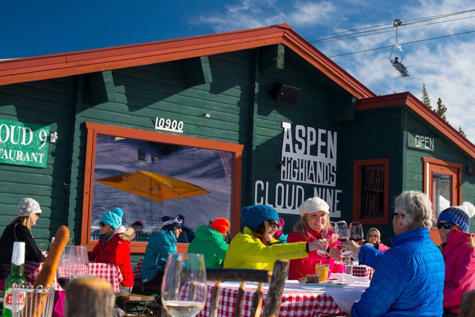 People enjoying apres ski in aspen colorado