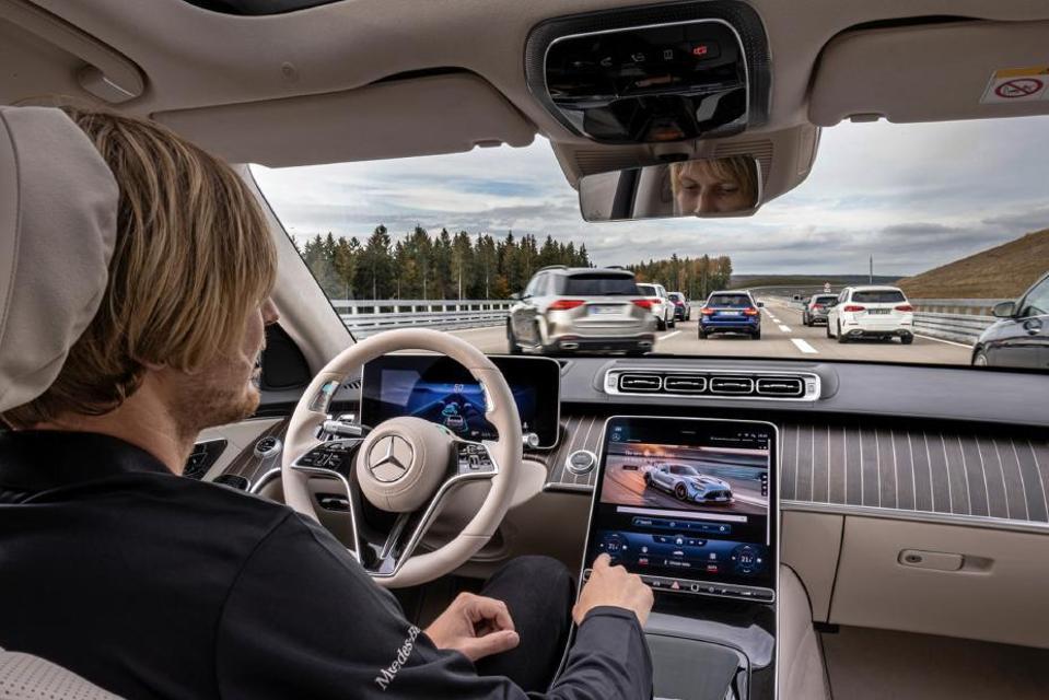 Mercedes-Benz Introduces World’s First Internationally…