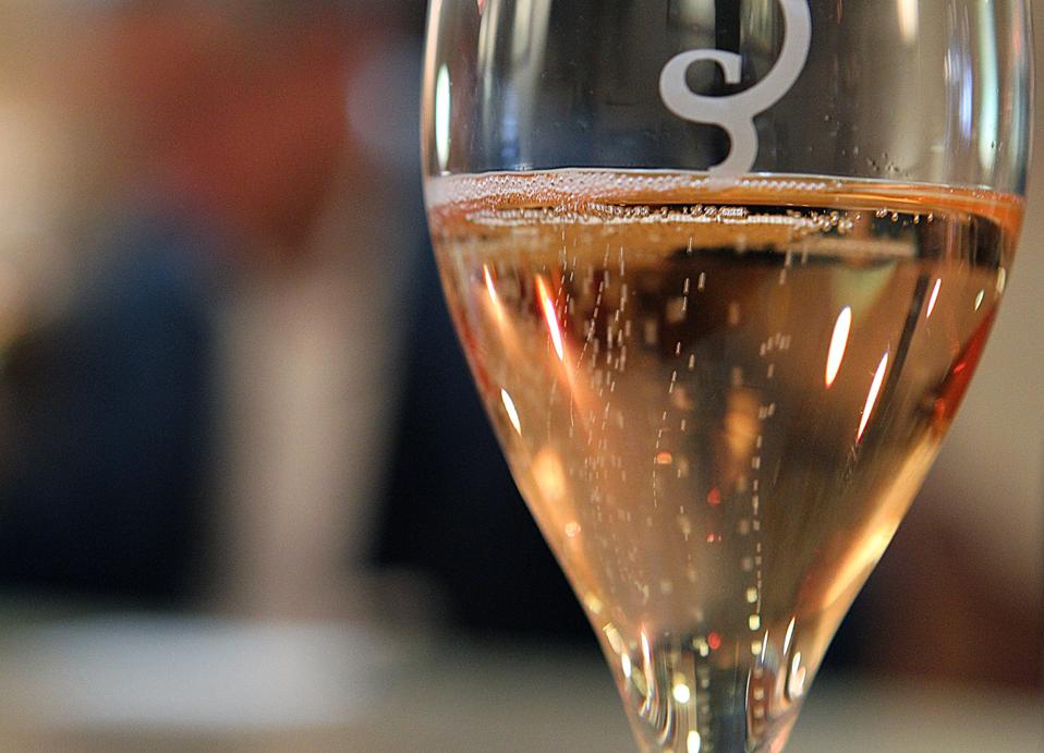 POUR ILLUSTRER LE PAPIER : ″ LE CHAMPAGN