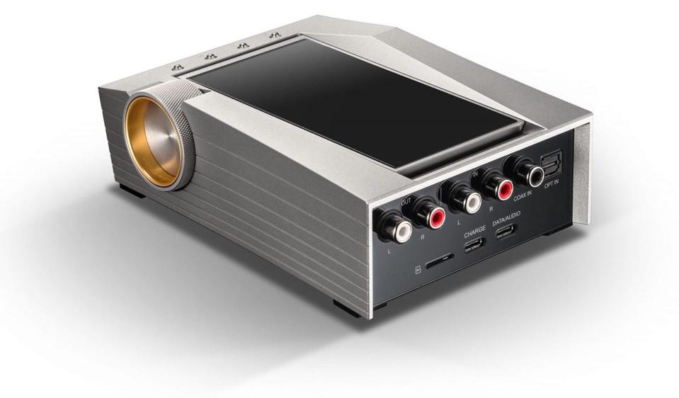 Astell&Kern Launches A Deluxe Desktop Headphone Amplifier