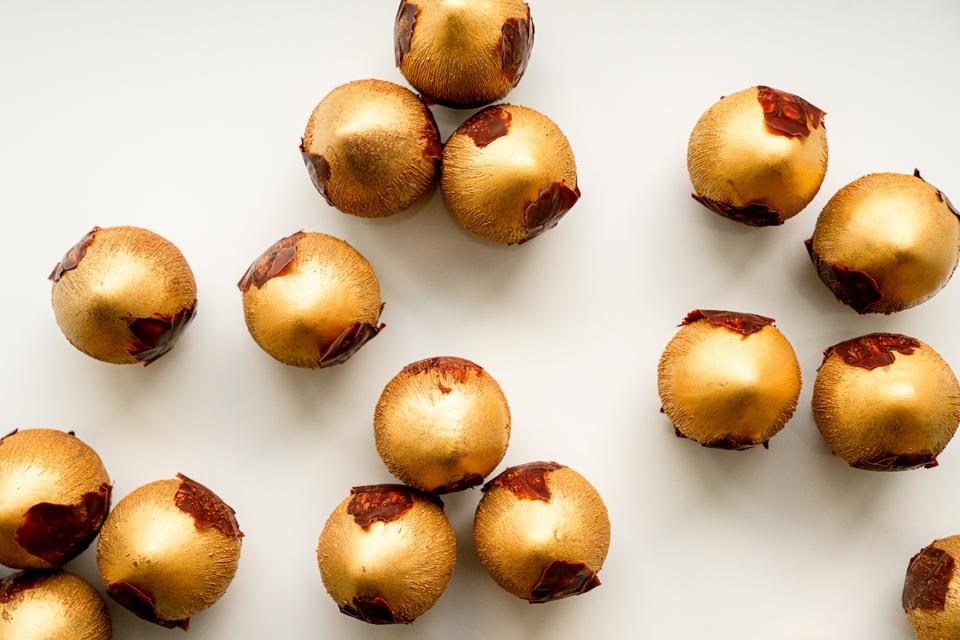 gold cakes