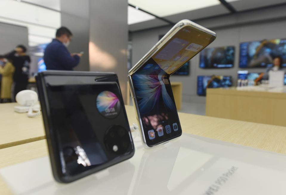 Huawei P50 Pocket Review: A Luxury Foldable Not For The Average User