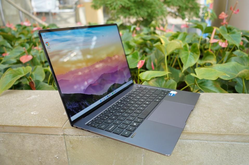 Huawei MateBook X Pro (2022) Review: Excellent Trackpad And
