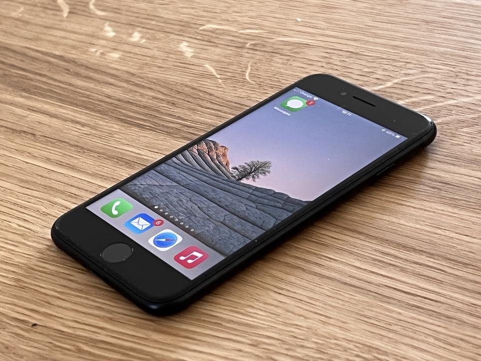 Iphone Se 22 Review Apple Plays It Safe With Performance Upgrades Iphone Se 22 Review Apple Plays It Safe With Performance Upgrades