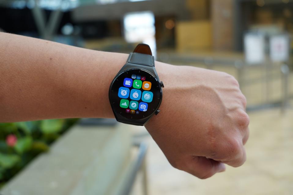 Xiaomi Watch S1 Review: 12 Day Battery Life And Classy Looks