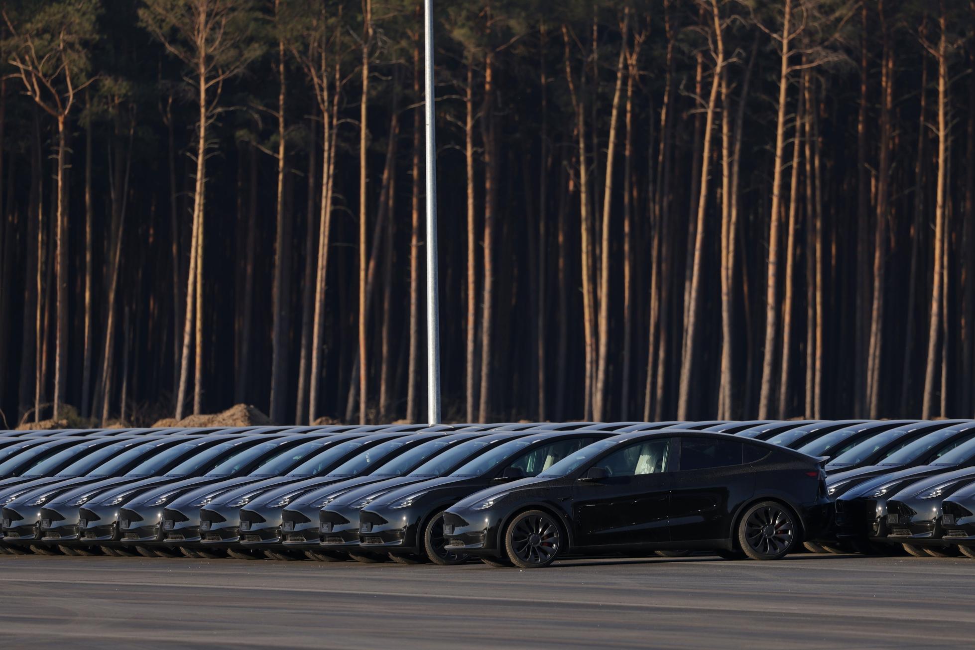 Tesla снова закрыла квартал в рекордный убыток Tesla снова закрыла квартал в рекордный убыток