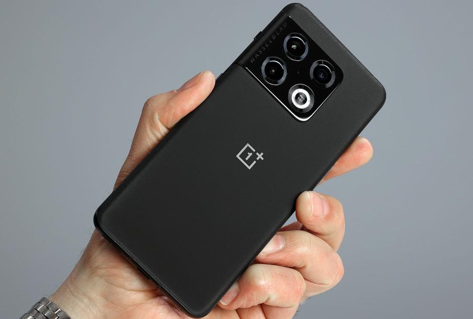 OnePlus 10 Pro: A Gorgeous Snapdragon Flagship Android Phone With