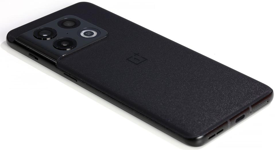 OnePlus 10 Pro: A Gorgeous Snapdragon Flagship Android Phone With
