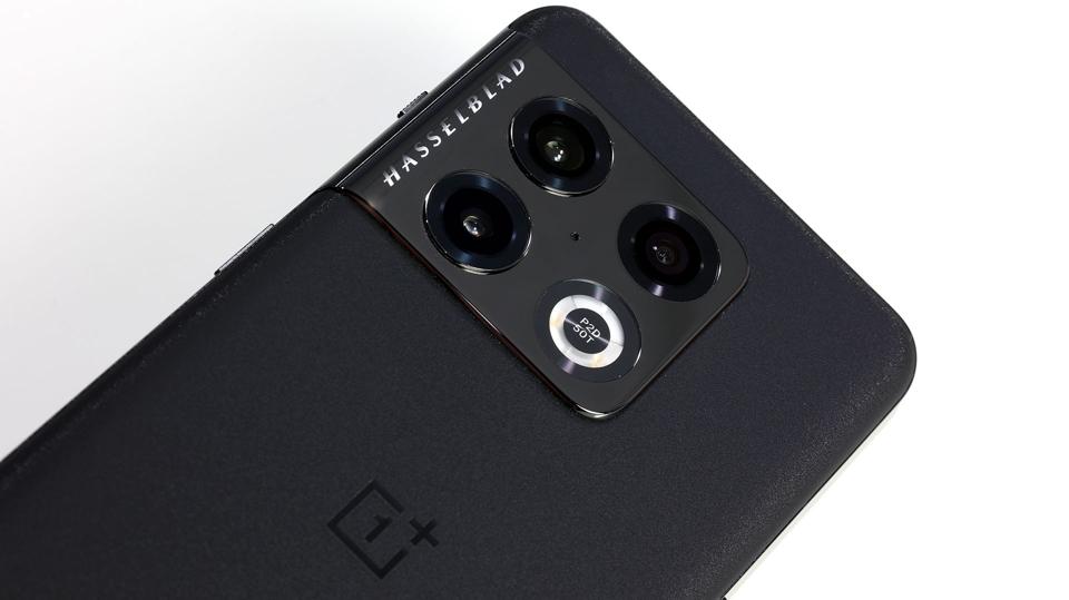 OnePlus 10 Pro: A Gorgeous Snapdragon Flagship Android Phone With