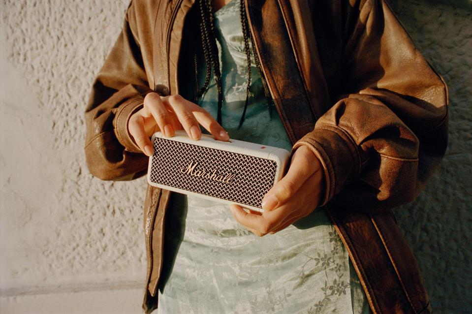 Marshall マーシャル　Emberton Amazon.com: Marshall Emberton III Portable Bluetooth Speaker