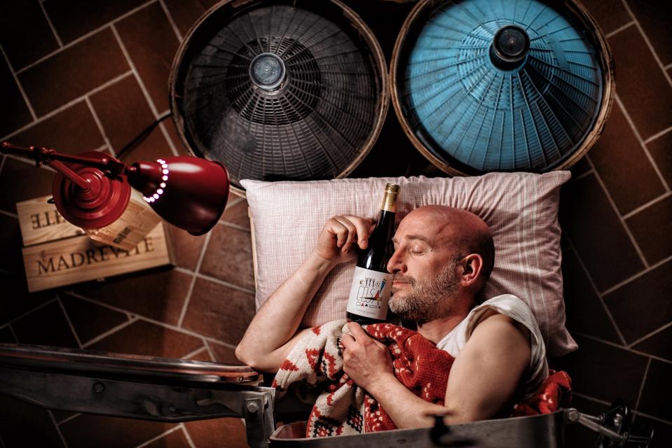Nicola Chiucchiurlotto sleeping with a bottle of Madrevite “C’Osa”