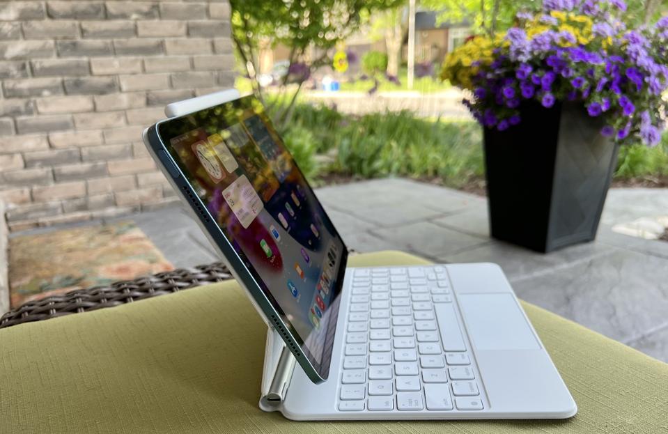Apple Magic Keyboard For iPad Air Review