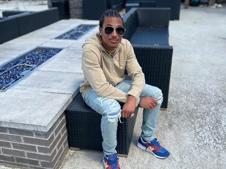 Eric Edwards Jr. wearing American Eagle