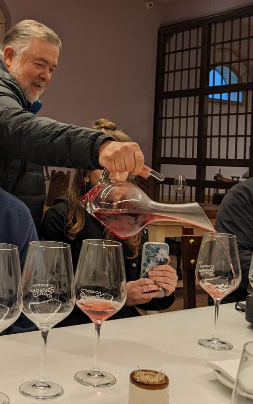 José Félix Sanz pouring wine for a guest Photo Credit Bodegas Severino Sanz