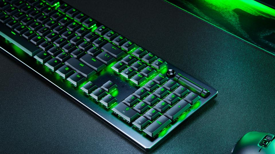 Razer DeathStalker V2 Ditches The Chiclets But Keeps The Slim Profile