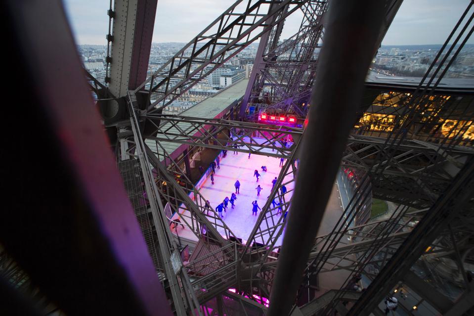 Paris To Build Glass BulletProof Wall Around Eiffel Tower