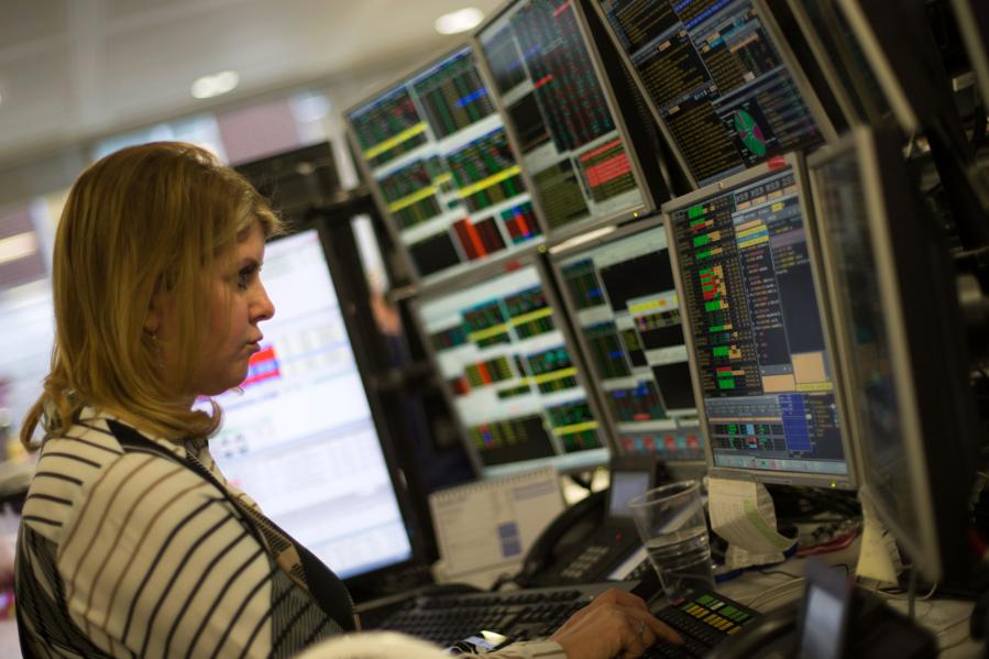 Why We All Need To Invest Like Women