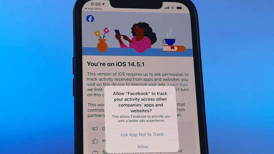 Facebook app privacy notice on iPhone (English)